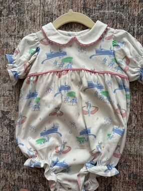 The Beaufort Bonnet Company off to the races bubble